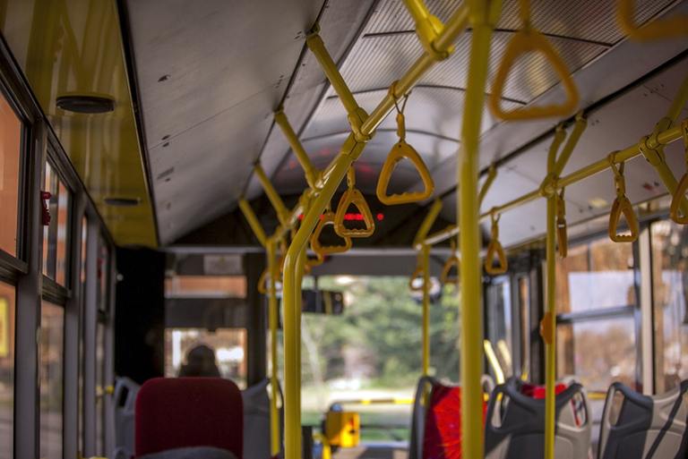 autobus komunikacji miejskiej